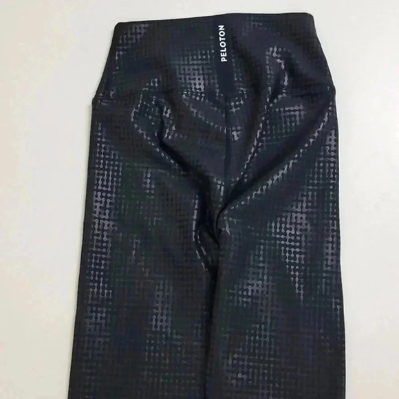 Peloton Show Up Digital Foil Leggings - Picture 10 of 11